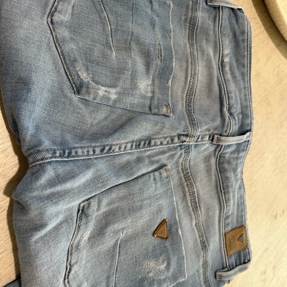Guess Light Blue Skinny Jeans with Zipper Accents - Picture 4 of 10
